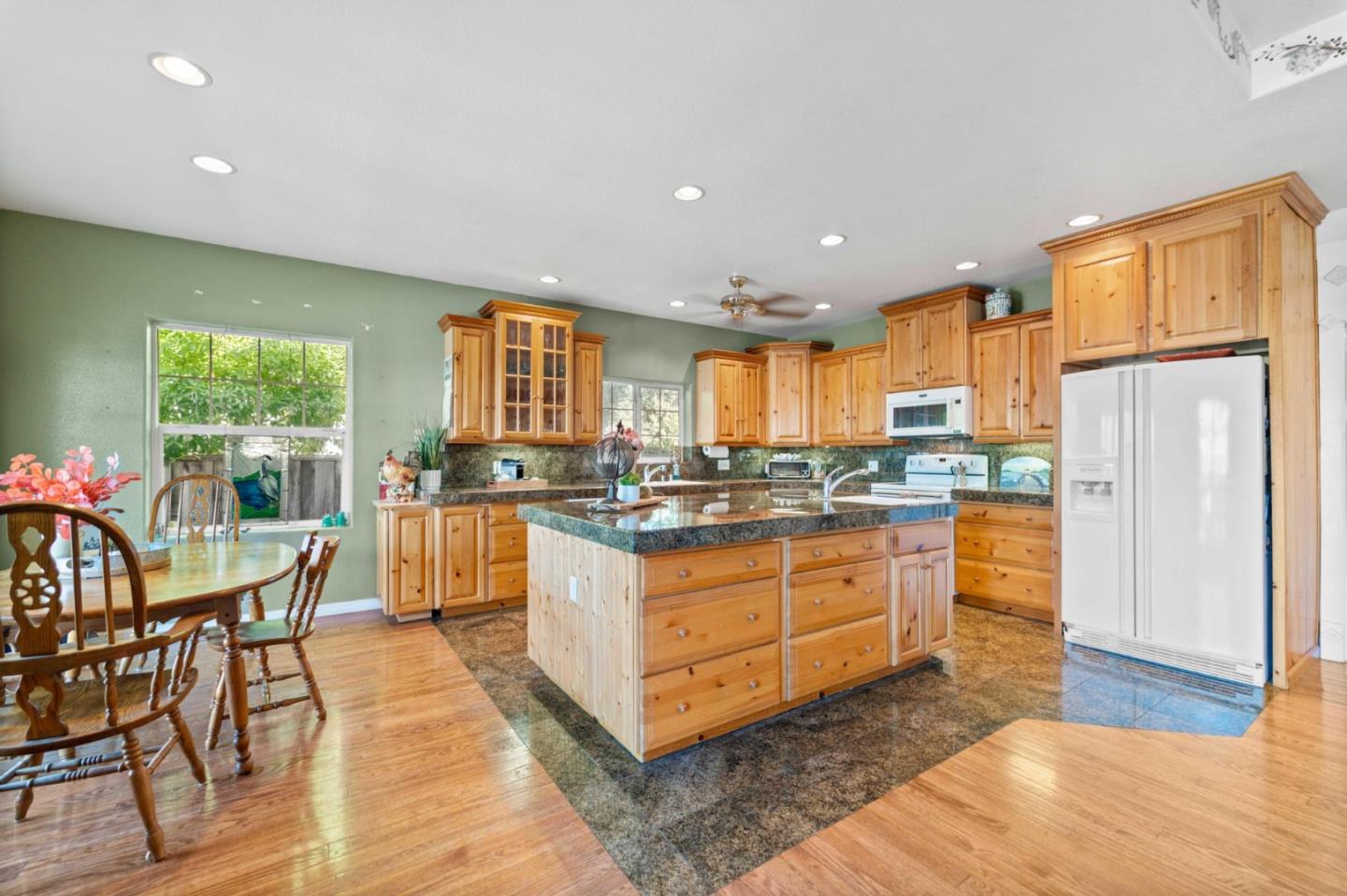 Detail Gallery Image 14 of 65 For 16973 Roberts Rd, Los Gatos,  CA 95032 - 8 Beds | 4/1 Baths
