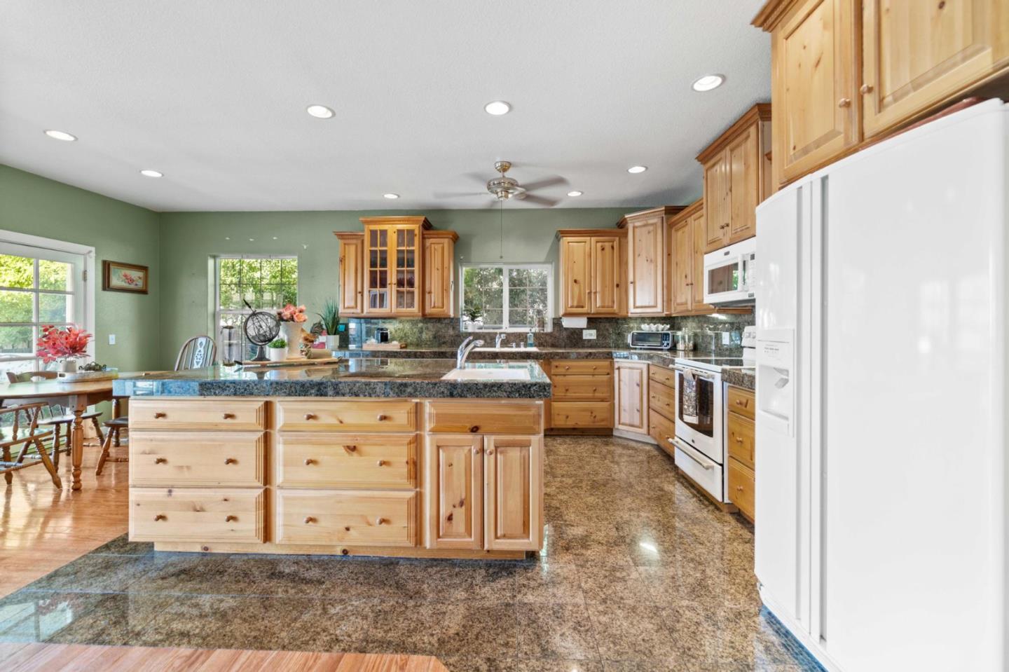 Detail Gallery Image 15 of 65 For 16973 Roberts Rd, Los Gatos,  CA 95032 - 8 Beds | 4/1 Baths