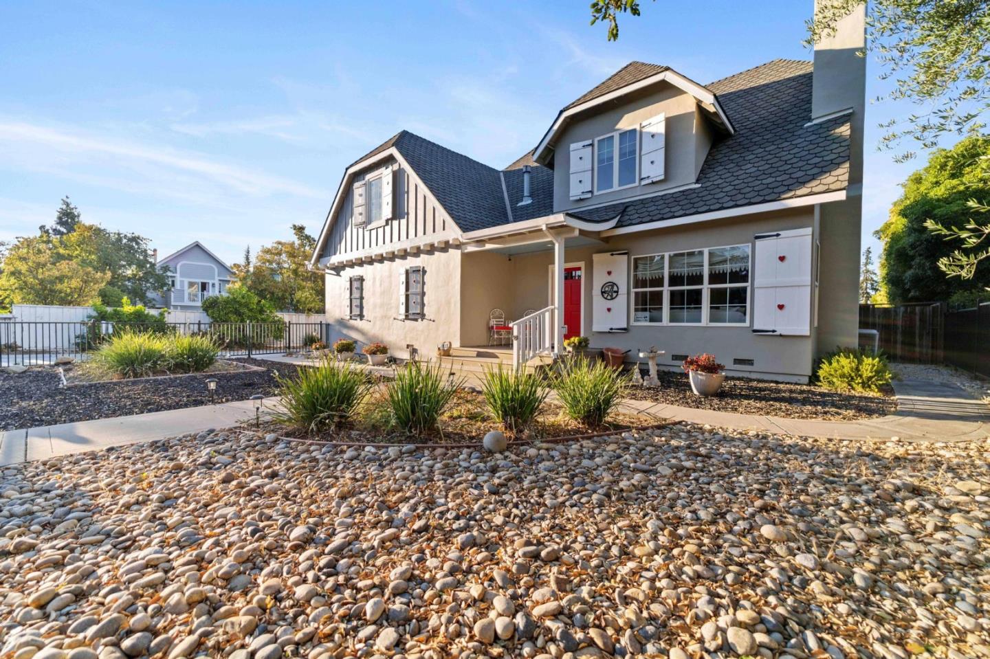 Detail Gallery Image 2 of 65 For 16973 Roberts Rd, Los Gatos,  CA 95032 - 8 Beds | 4/1 Baths