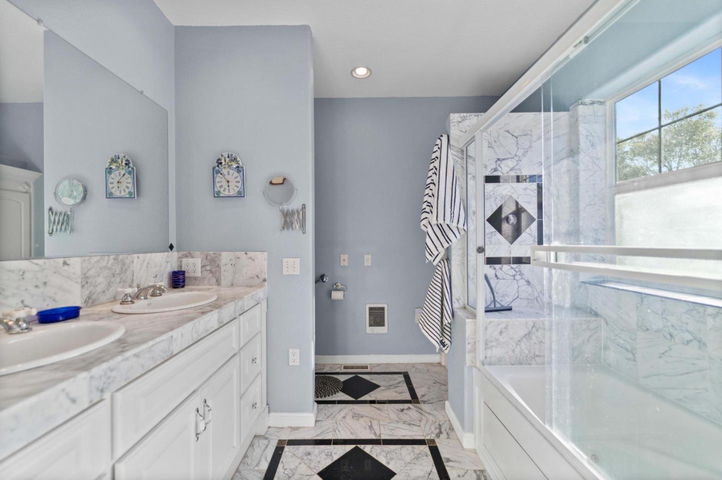 Detail Gallery Image 26 of 65 For 16973 Roberts Rd, Los Gatos,  CA 95032 - 8 Beds | 4/1 Baths