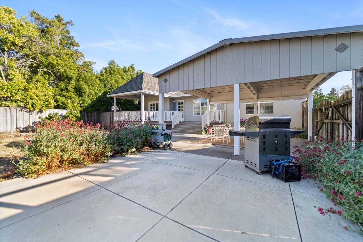 Detail Gallery Image 46 of 65 For 16973 Roberts Rd, Los Gatos,  CA 95032 - 8 Beds | 4/1 Baths