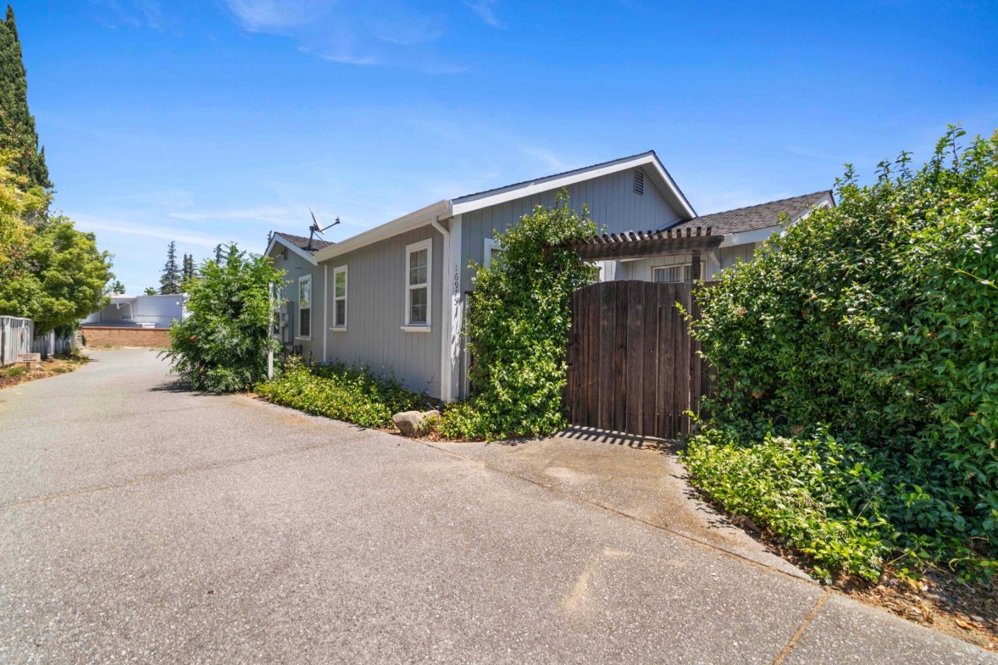 Detail Gallery Image 49 of 65 For 16973 Roberts Rd, Los Gatos,  CA 95032 - 8 Beds | 4/1 Baths