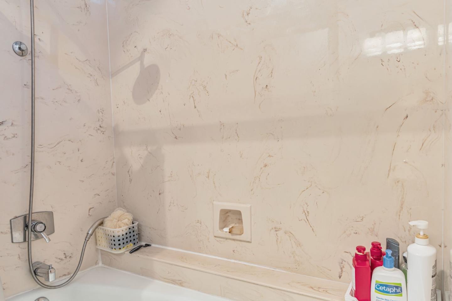 Detail Gallery Image 12 of 18 For 2411 Carlmont Dr #110,  Belmont,  CA 94002 - 3 Beds | 2/1 Baths