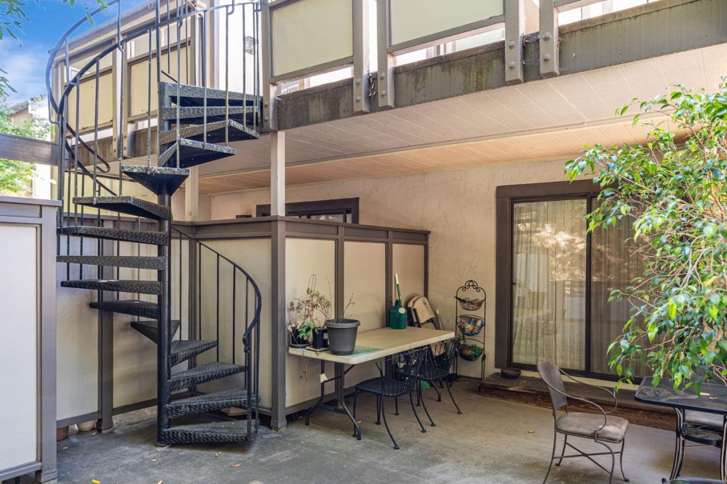 Detail Gallery Image 14 of 18 For 2411 Carlmont Dr #110,  Belmont,  CA 94002 - 3 Beds | 2/1 Baths