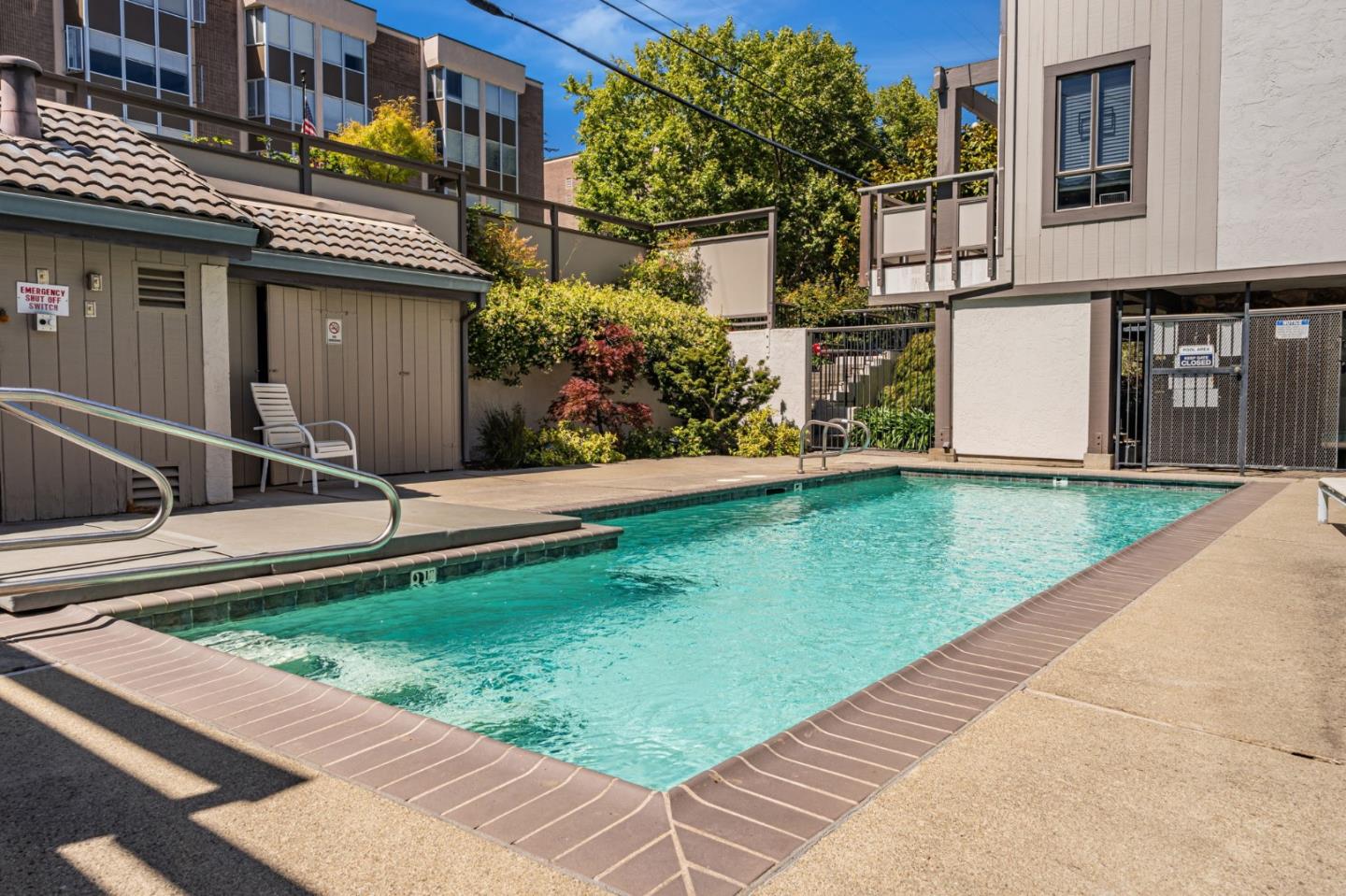 Detail Gallery Image 16 of 18 For 2411 Carlmont Dr #110,  Belmont,  CA 94002 - 3 Beds | 2/1 Baths
