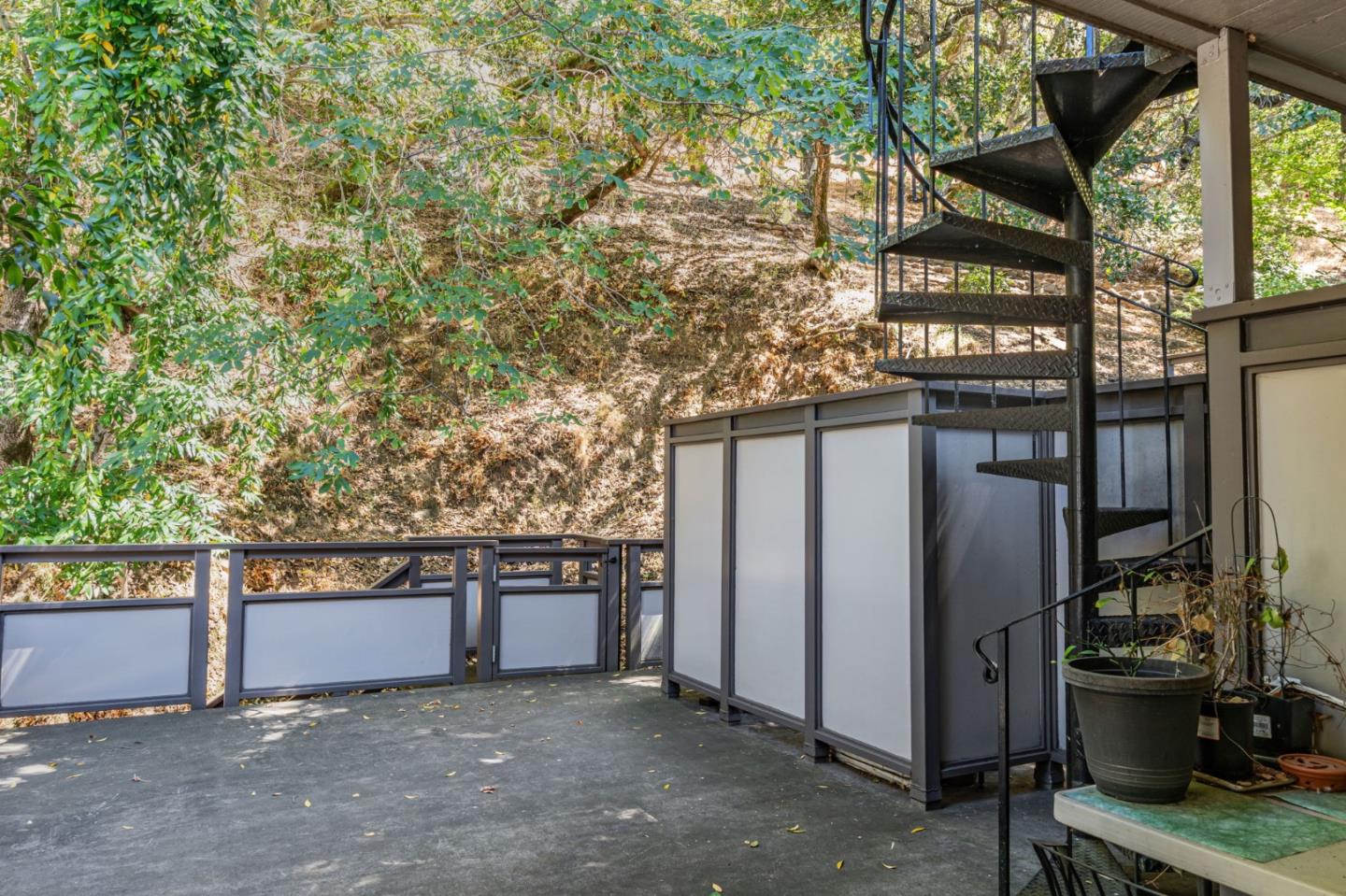 Detail Gallery Image 17 of 18 For 2411 Carlmont Dr #110,  Belmont,  CA 94002 - 3 Beds | 2/1 Baths
