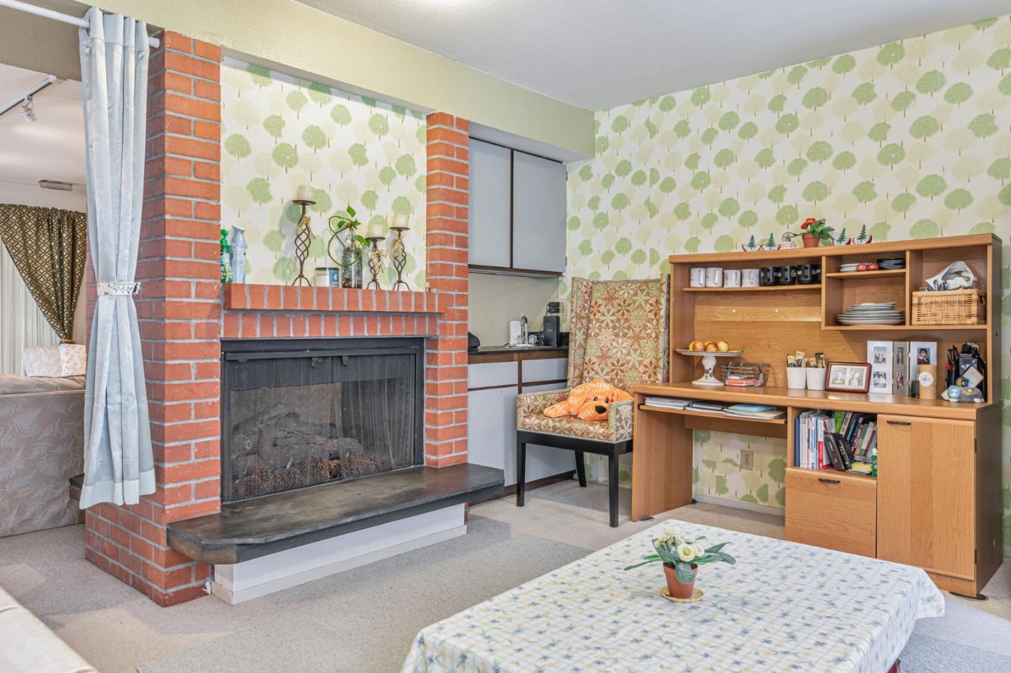 Detail Gallery Image 3 of 18 For 2411 Carlmont Dr #110,  Belmont,  CA 94002 - 3 Beds | 2/1 Baths