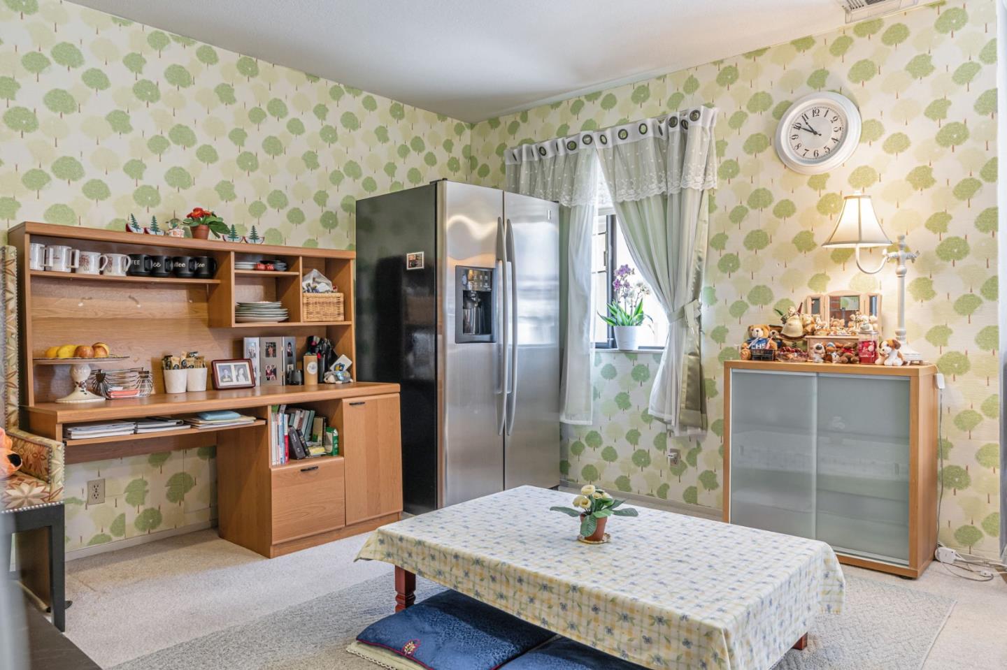 Detail Gallery Image 5 of 18 For 2411 Carlmont Dr #110,  Belmont,  CA 94002 - 3 Beds | 2/1 Baths
