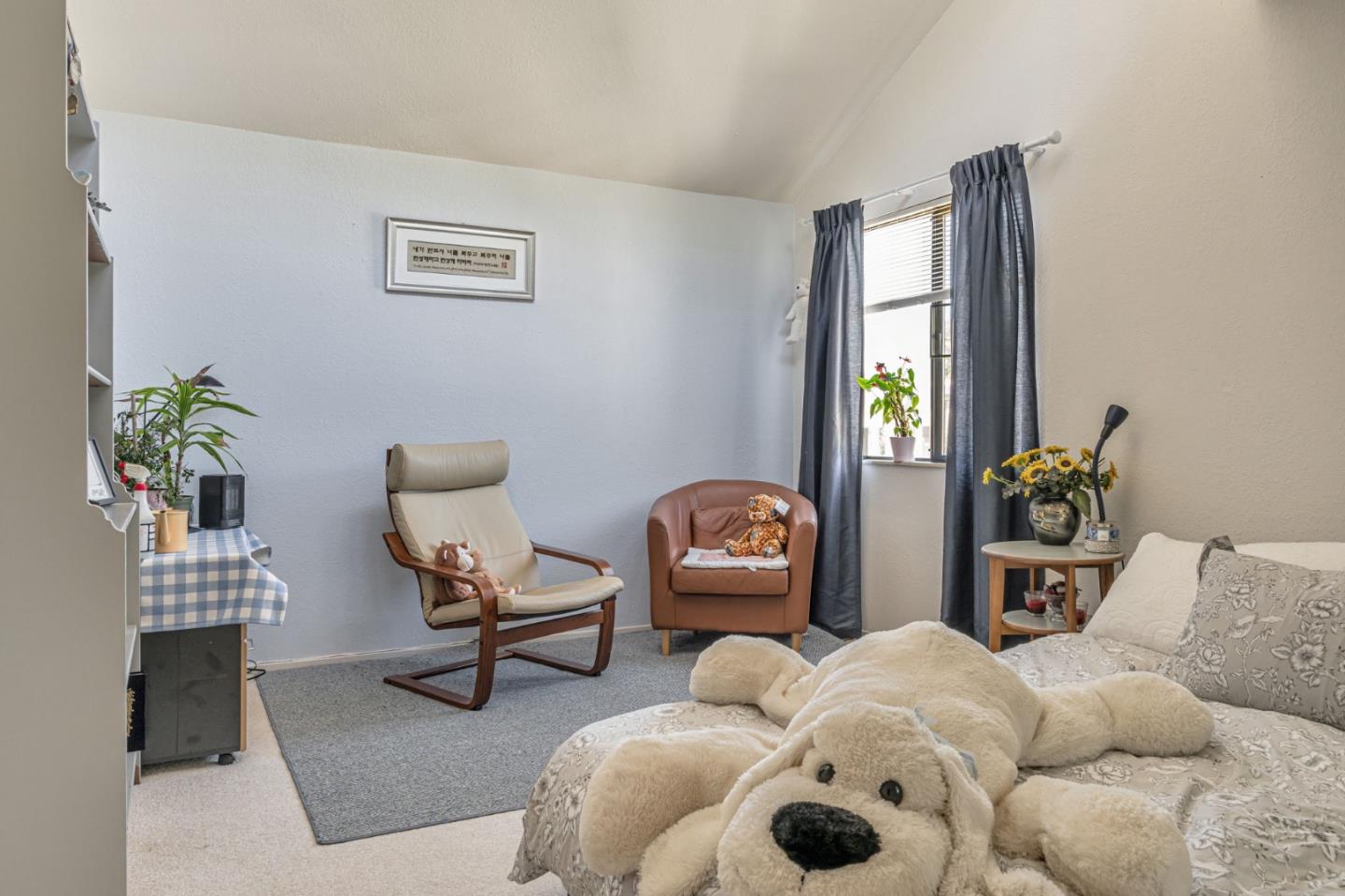 Detail Gallery Image 7 of 18 For 2411 Carlmont Dr #110,  Belmont,  CA 94002 - 3 Beds | 2/1 Baths