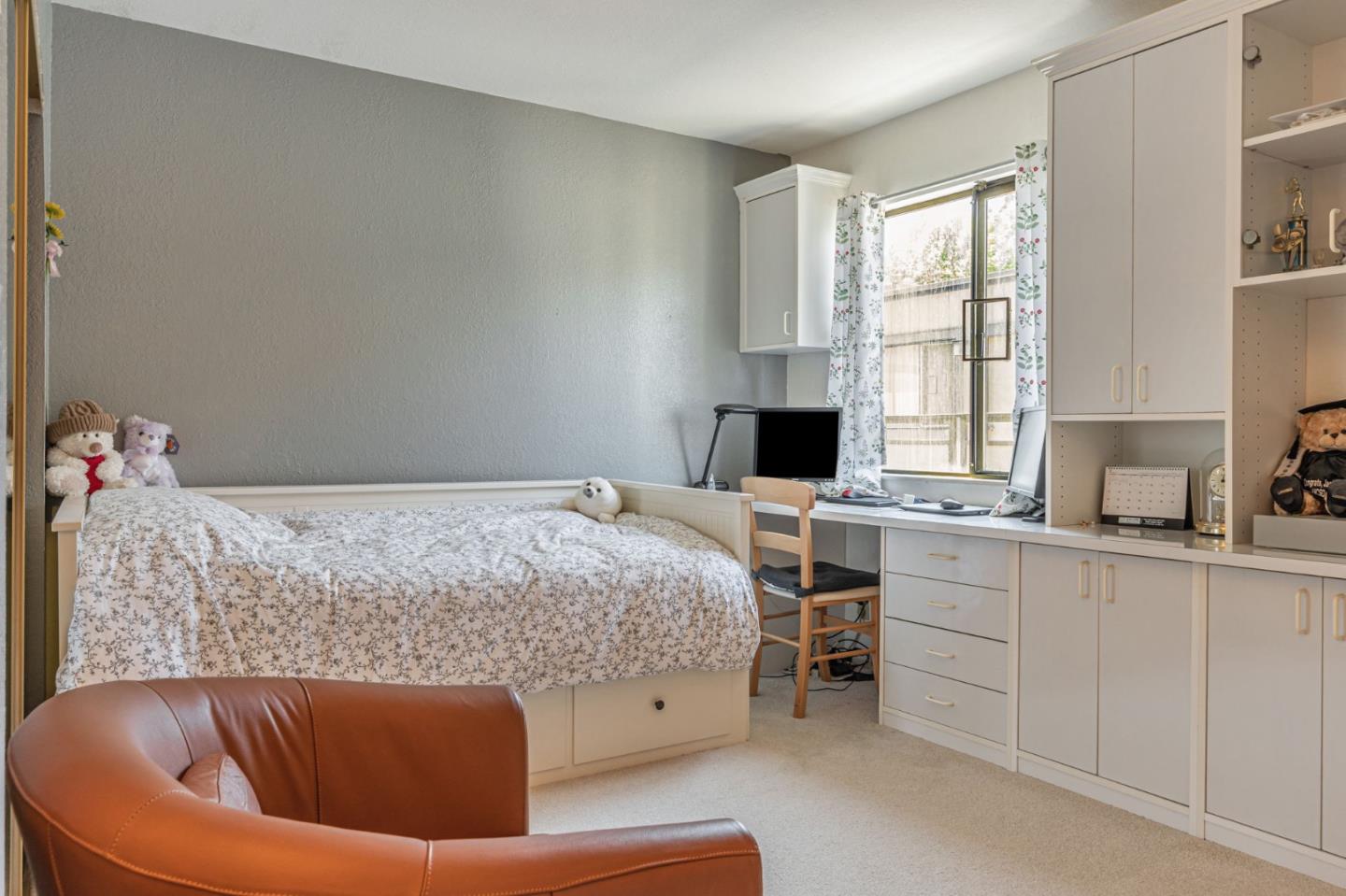 Detail Gallery Image 8 of 18 For 2411 Carlmont Dr #110,  Belmont,  CA 94002 - 3 Beds | 2/1 Baths