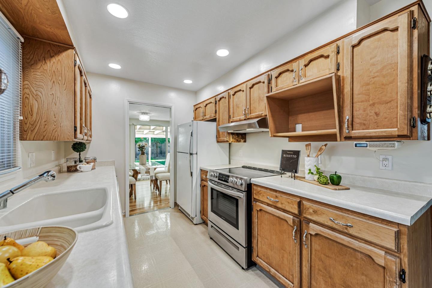 Detail Gallery Image 10 of 33 For 154 Arcadia Ave, Santa Clara,  CA 95051 - 4 Beds | 2 Baths