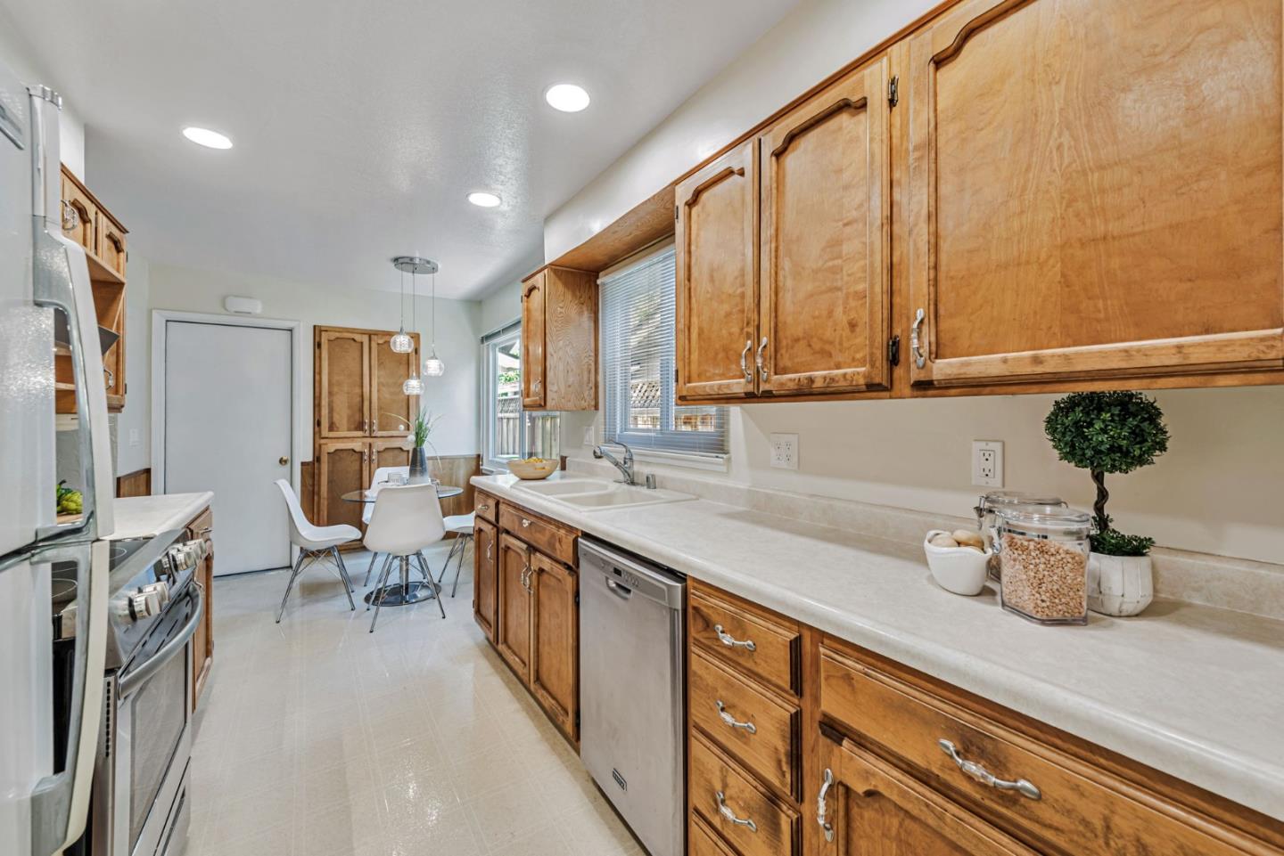 Detail Gallery Image 7 of 33 For 154 Arcadia Ave, Santa Clara,  CA 95051 - 4 Beds | 2 Baths