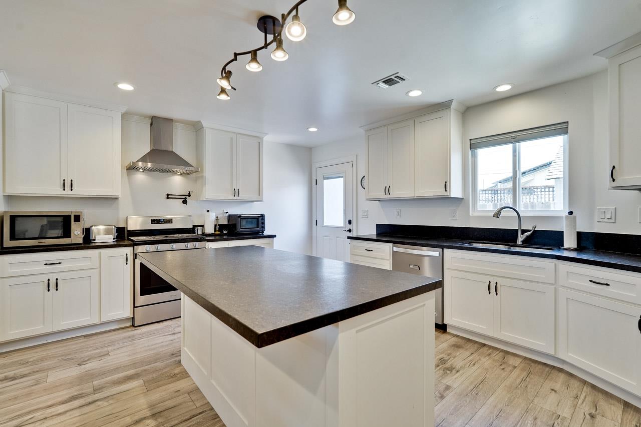 Detail Gallery Image 6 of 26 For 118 Cherry Ave, South San Francisco,  CA 94080 - 3 Beds | 2 Baths