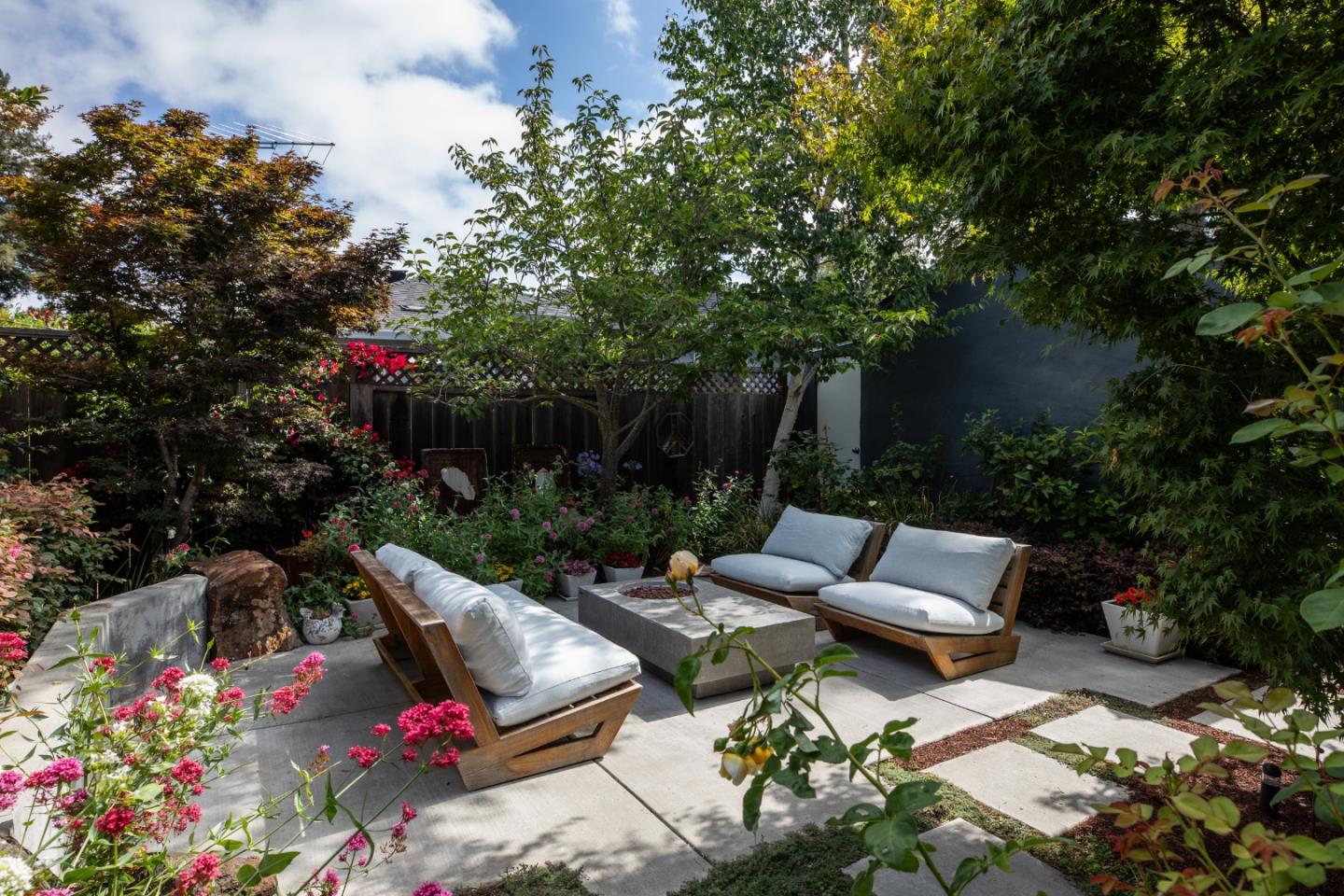 Detail Gallery Image 18 of 27 For 539 Bay Rd, Menlo Park,  CA 94025 - 3 Beds | 2 Baths