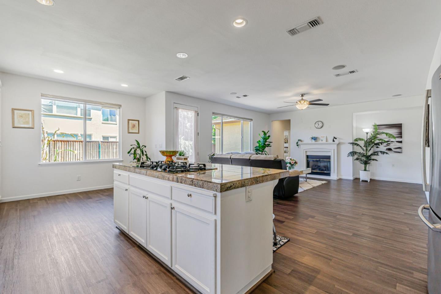 Detail Gallery Image 17 of 71 For 3645 Otter Brook Loop, Discovery Bay,  CA 94505 - 5 Beds | 3 Baths