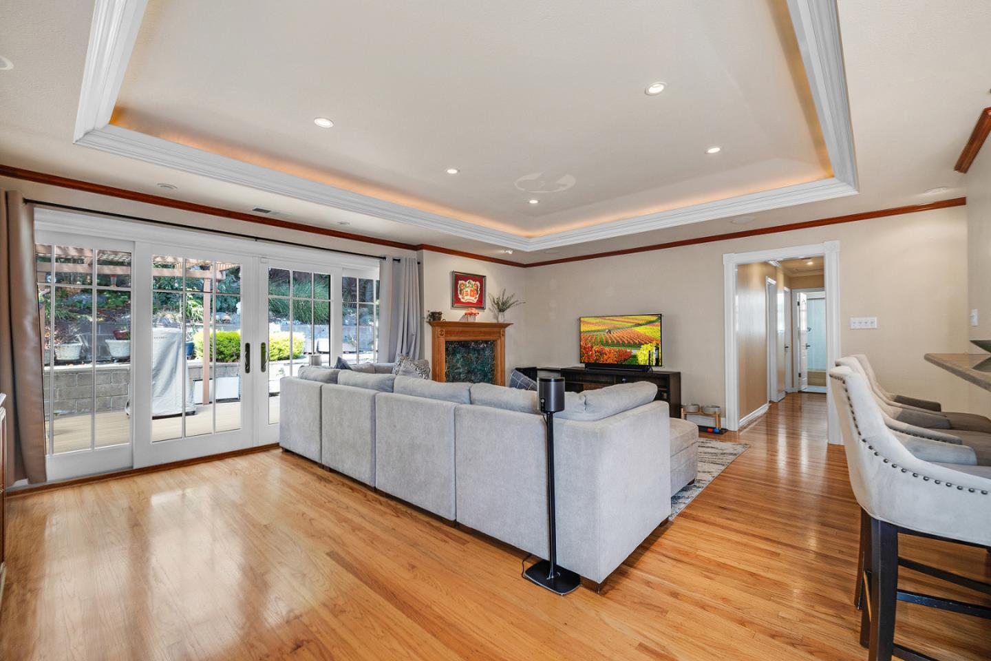 Detail Gallery Image 10 of 25 For 720 Almond Ave, South San Francisco,  CA 94080 - 4 Beds | 2 Baths