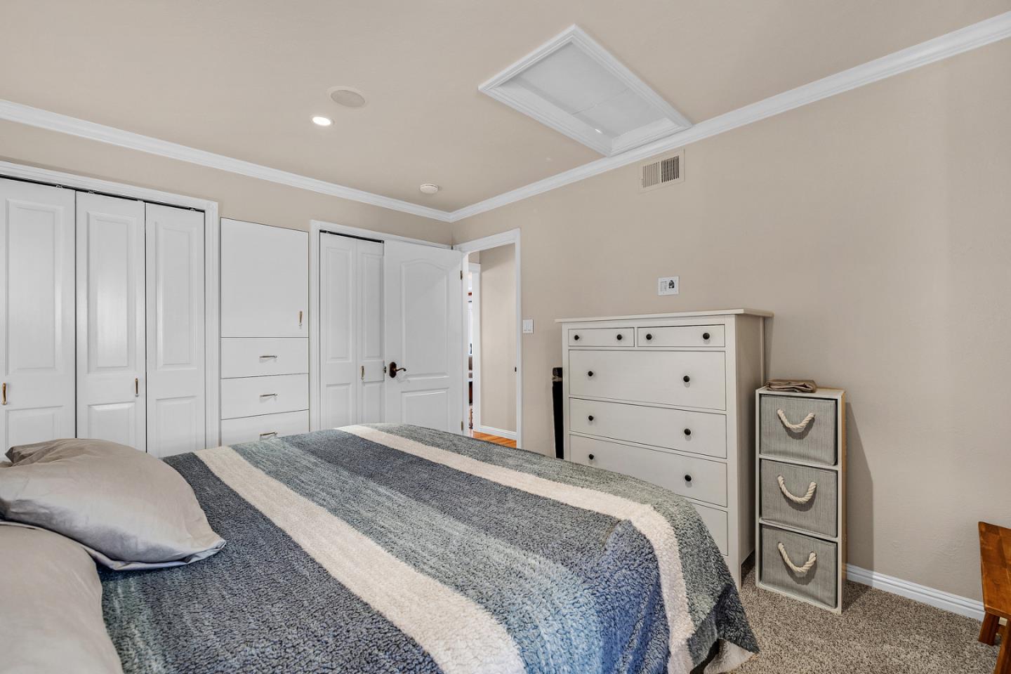 Detail Gallery Image 14 of 25 For 720 Almond Ave, South San Francisco,  CA 94080 - 4 Beds | 2 Baths