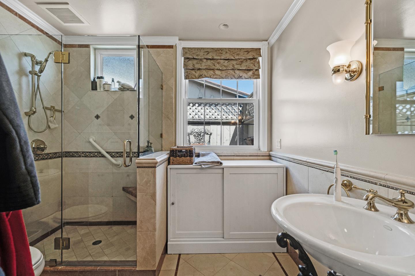 Detail Gallery Image 15 of 25 For 720 Almond Ave, South San Francisco,  CA 94080 - 4 Beds | 2 Baths