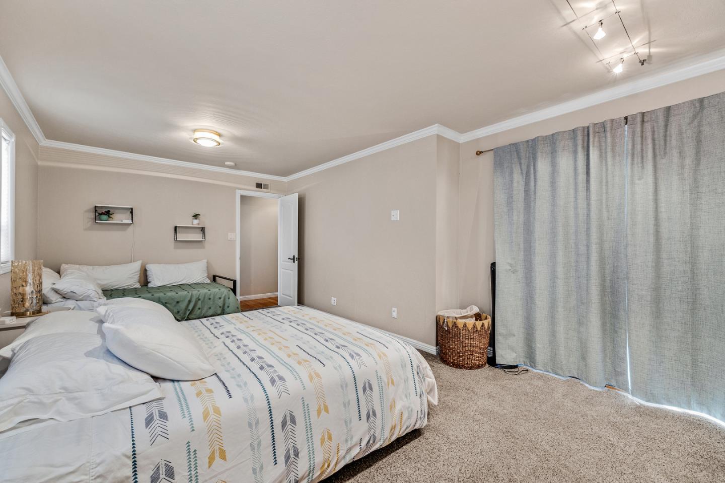 Detail Gallery Image 17 of 25 For 720 Almond Ave, South San Francisco,  CA 94080 - 4 Beds | 2 Baths