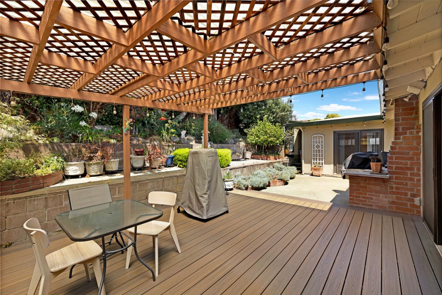 Detail Gallery Image 22 of 25 For 720 Almond Ave, South San Francisco,  CA 94080 - 4 Beds | 2 Baths