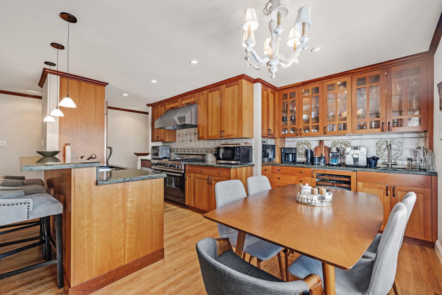 Detail Gallery Image 6 of 25 For 720 Almond Ave, South San Francisco,  CA 94080 - 4 Beds | 2 Baths