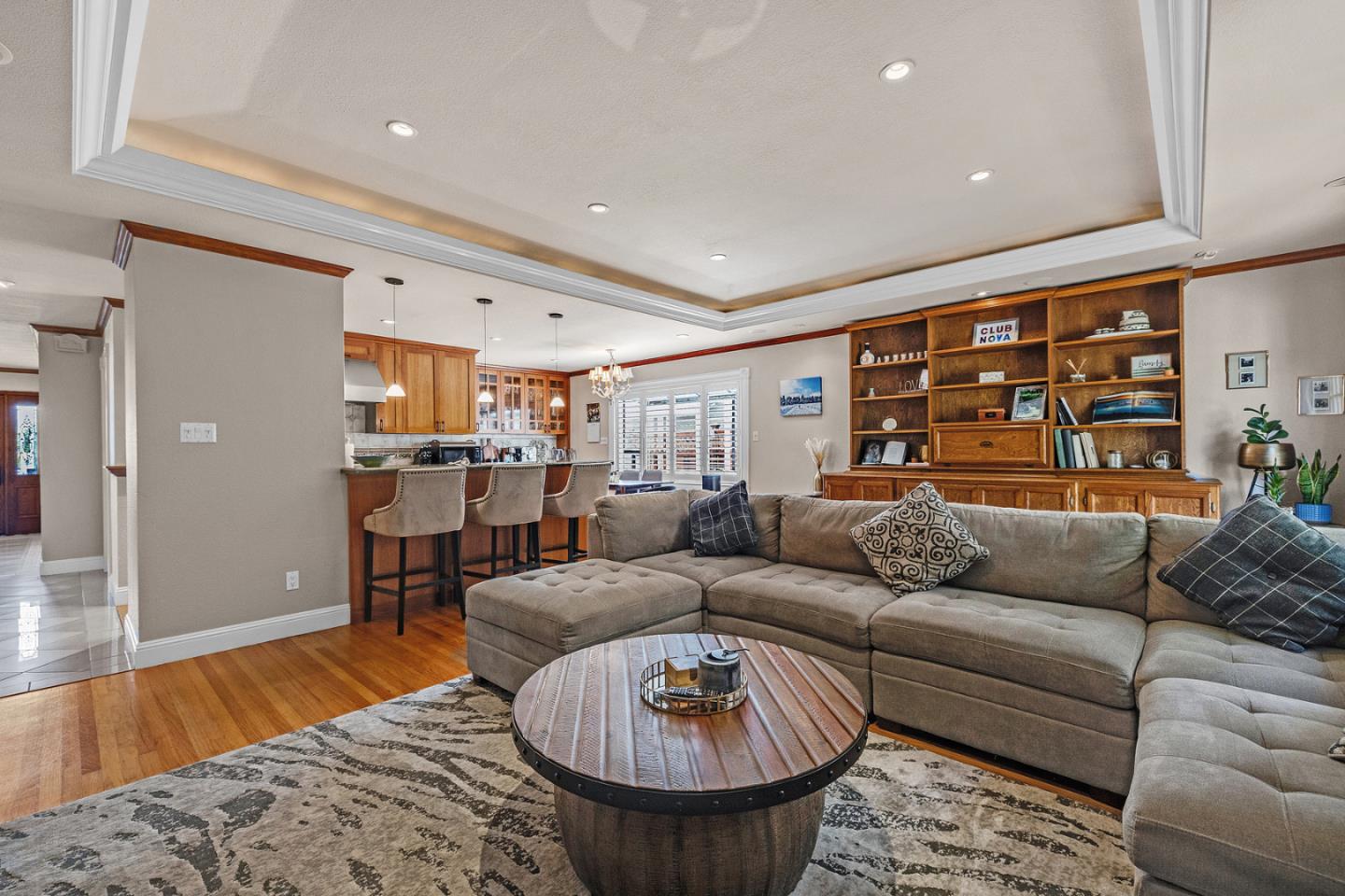 Detail Gallery Image 9 of 25 For 720 Almond Ave, South San Francisco,  CA 94080 - 4 Beds | 2 Baths