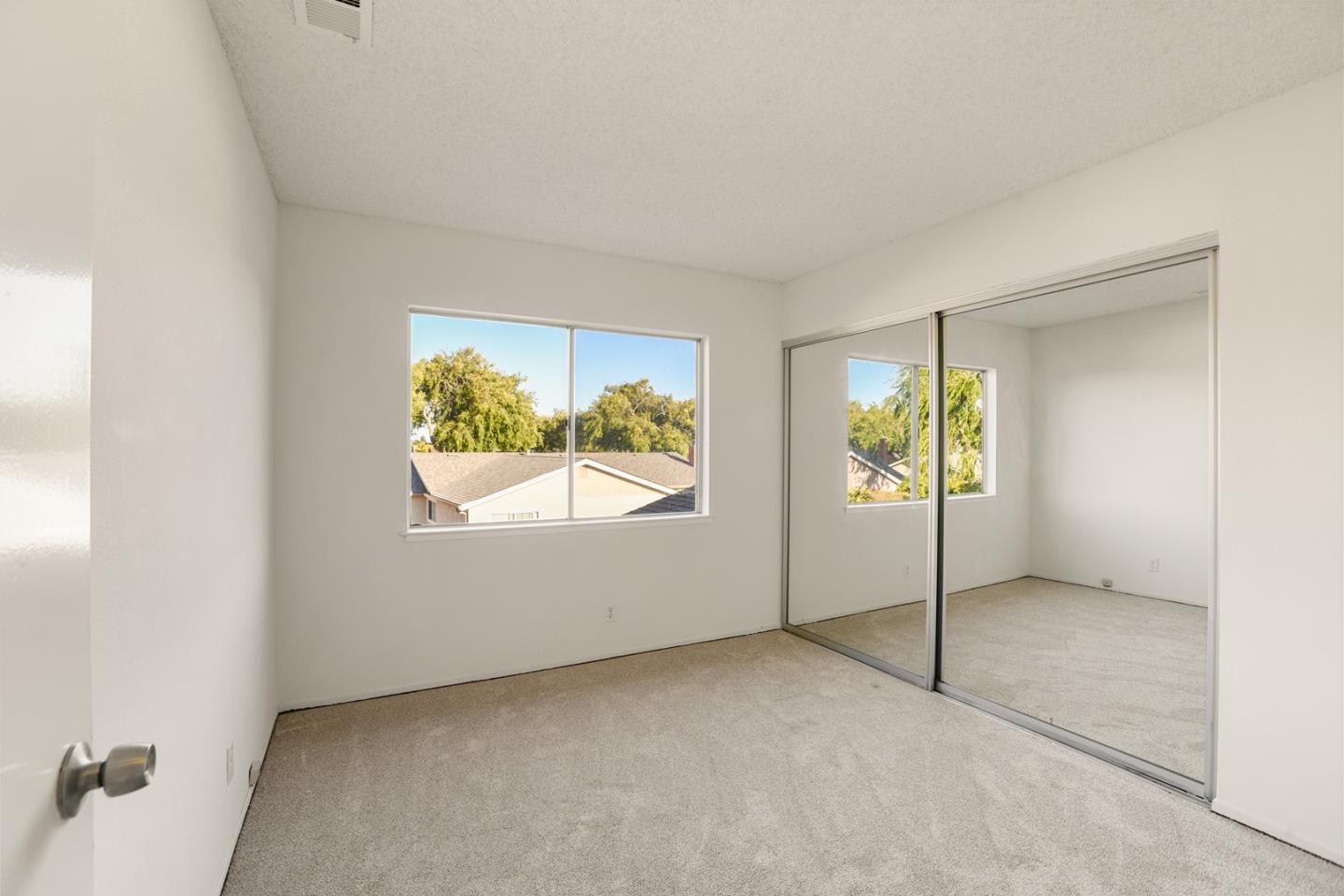 Detail Gallery Image 10 of 19 For 7886 Hermitage Ave, Newark,  CA 94560 - 5 Beds | 3/1 Baths