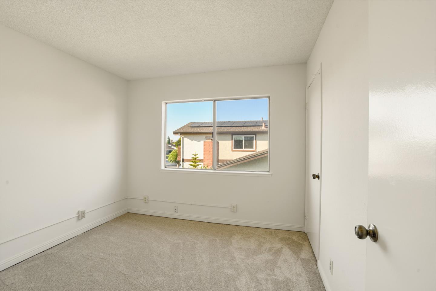 Detail Gallery Image 12 of 19 For 7886 Hermitage Ave, Newark,  CA 94560 - 5 Beds | 3/1 Baths