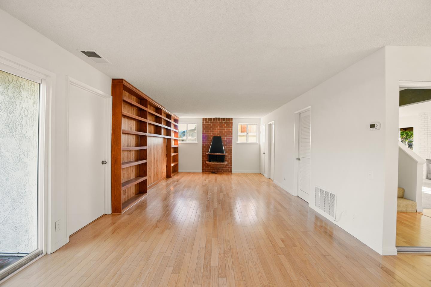 Detail Gallery Image 5 of 19 For 7886 Hermitage Ave, Newark,  CA 94560 - 5 Beds | 3/1 Baths