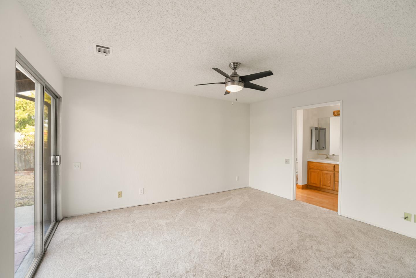 Detail Gallery Image 6 of 19 For 7886 Hermitage Ave, Newark,  CA 94560 - 5 Beds | 3/1 Baths