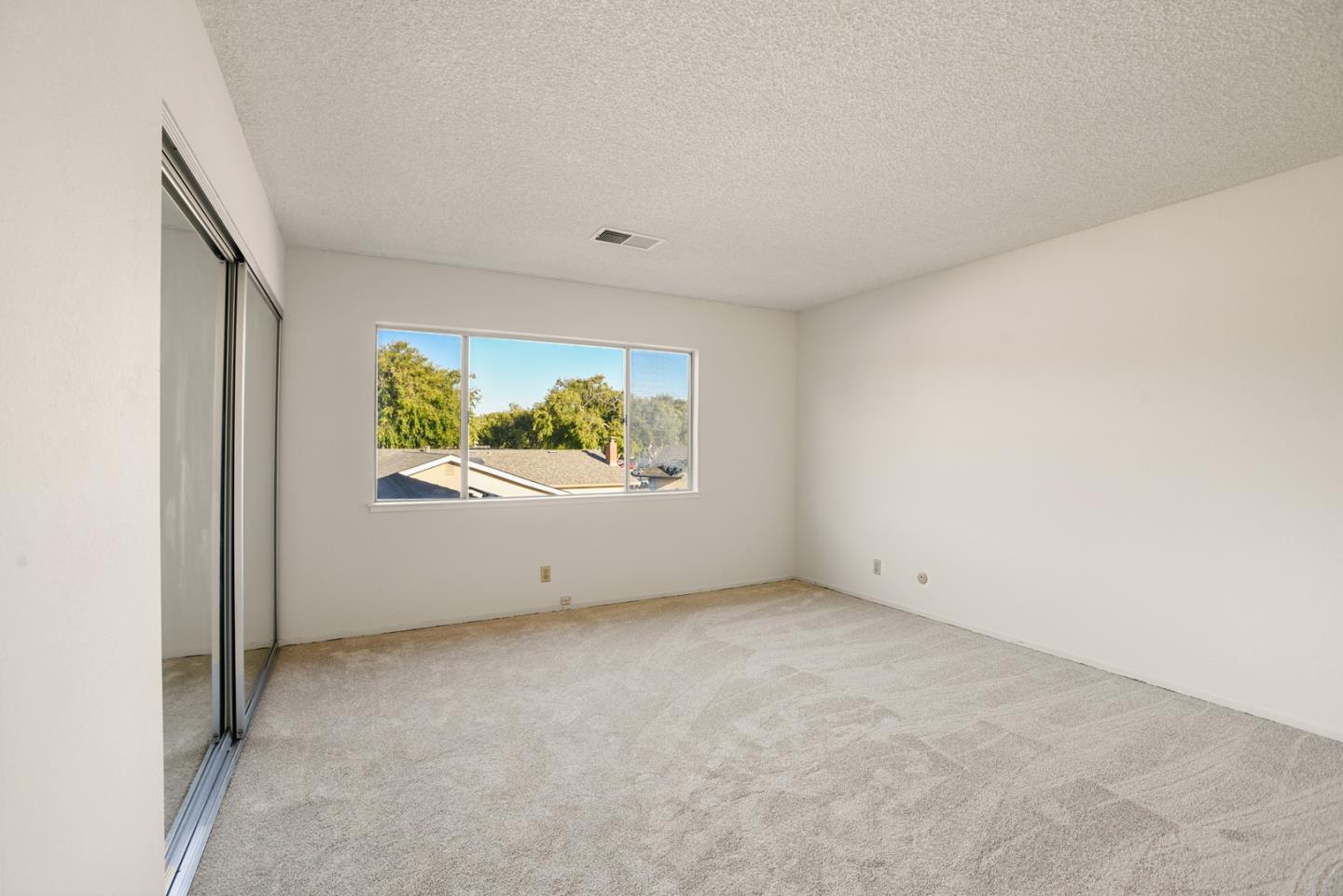 Detail Gallery Image 9 of 19 For 7886 Hermitage Ave, Newark,  CA 94560 - 5 Beds | 3/1 Baths