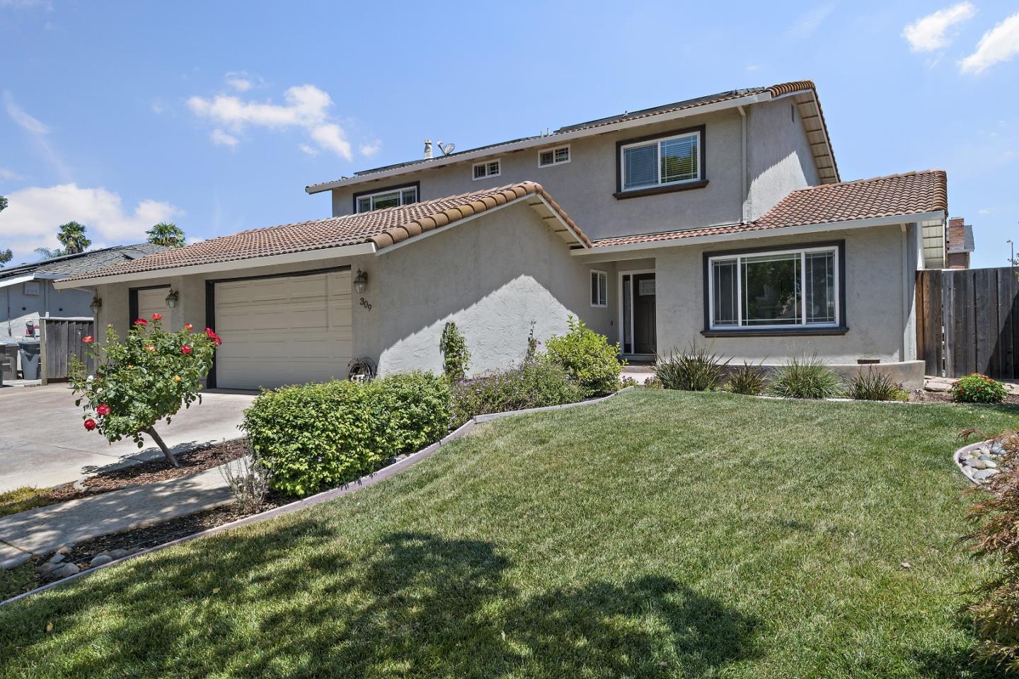 Detail Gallery Image 3 of 35 For 309 Churchill Pl, Gilroy,  CA 95020 - 5 Beds | 3 Baths