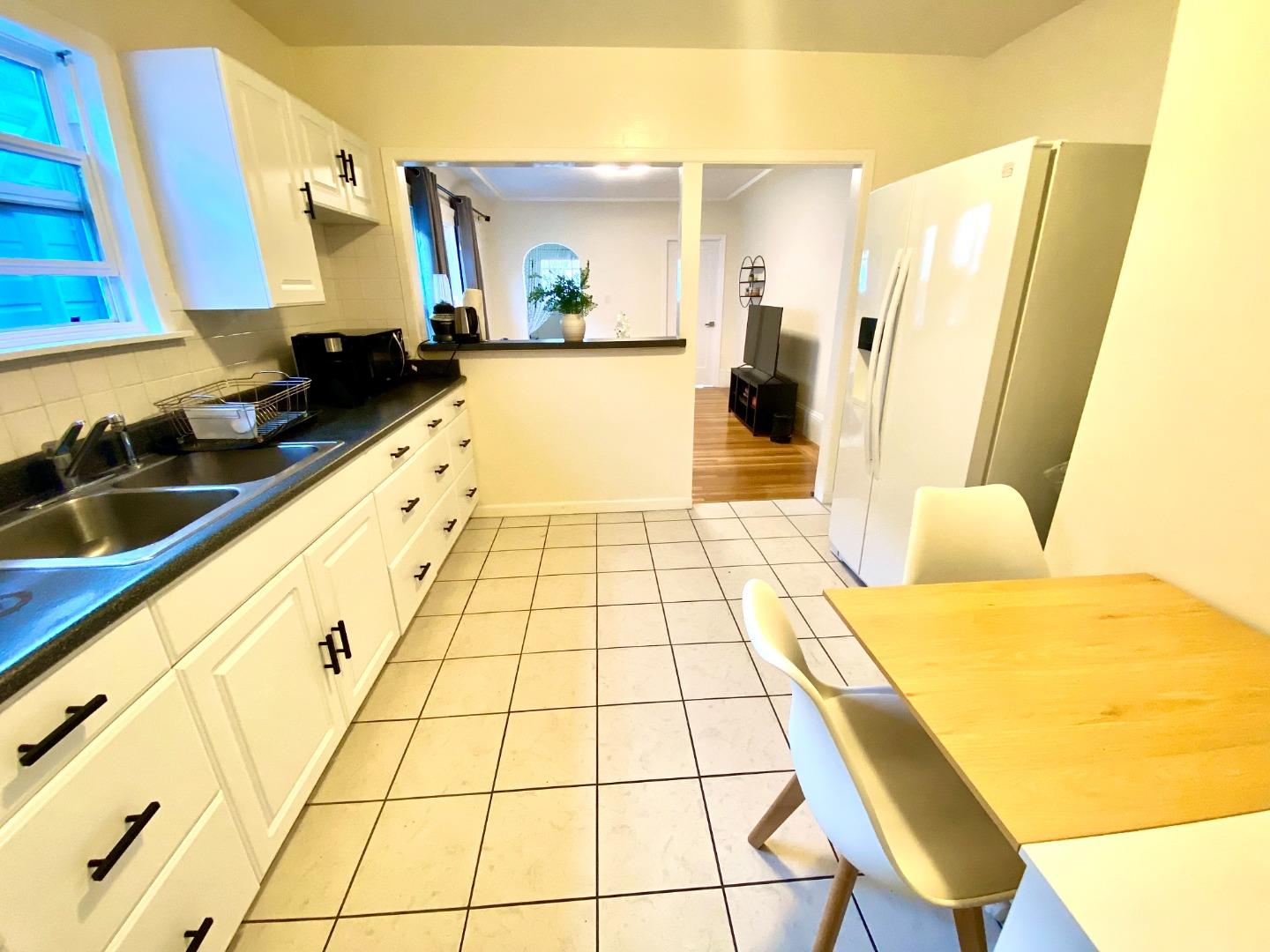 Detail Gallery Image 11 of 16 For 459 Flood Ave, San Francisco,  CA 94112 - 4 Beds | 4 Baths
