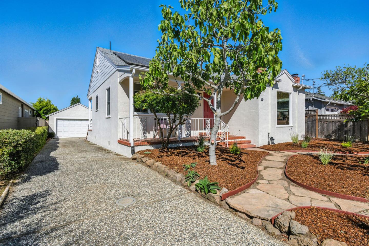 Detail Gallery Image 4 of 64 For 1513 Oak St, San Mateo,  CA 94402 - 3 Beds | 2 Baths