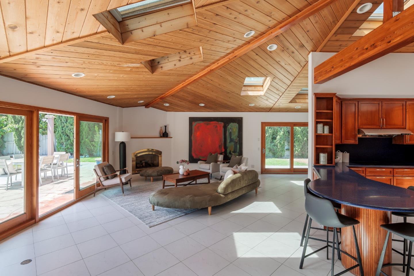 Detail Gallery Image 10 of 33 For 3160 Louis Rd, Palo Alto,  CA 94303 - 6 Beds | 5/1 Baths