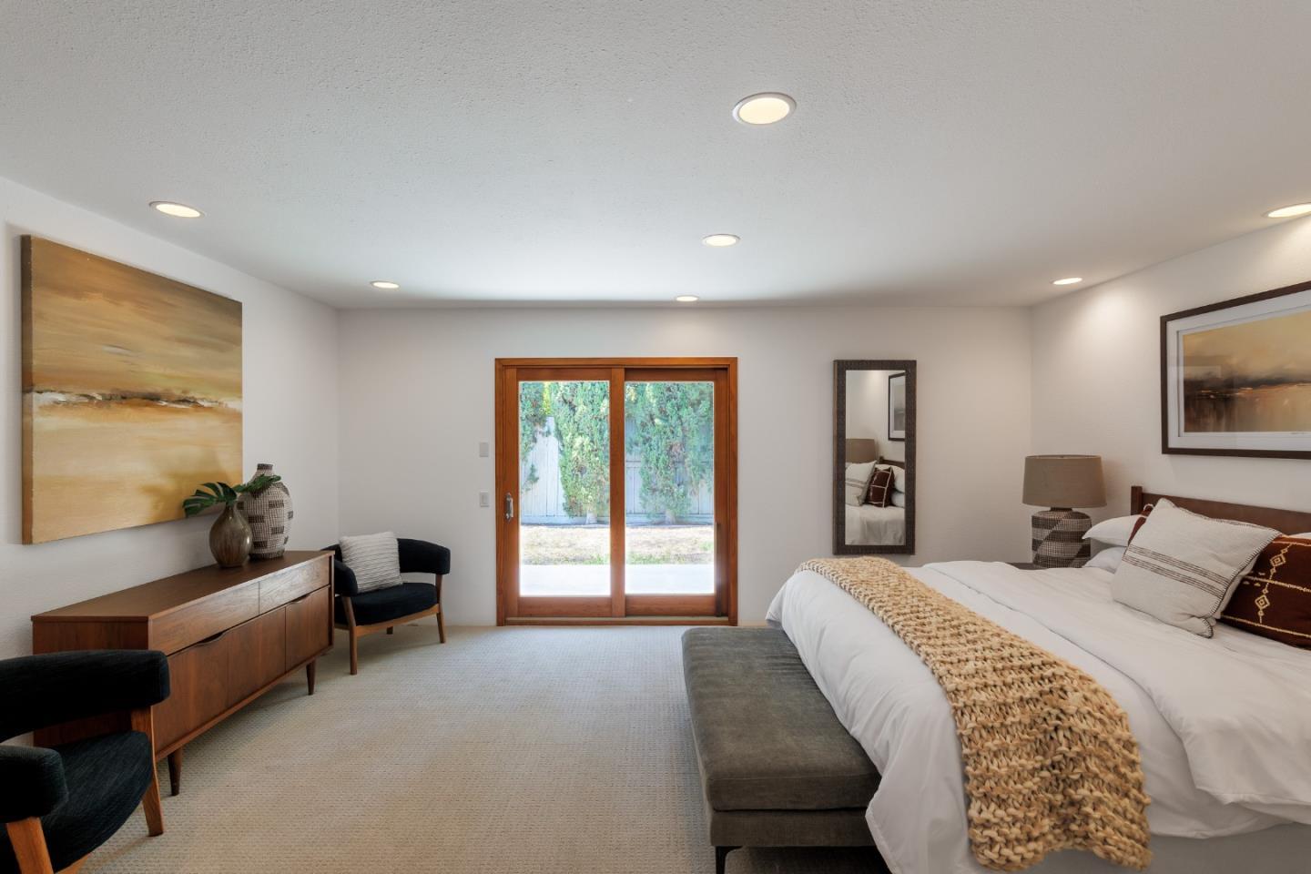 Detail Gallery Image 12 of 33 For 3160 Louis Rd, Palo Alto,  CA 94303 - 6 Beds | 5/1 Baths
