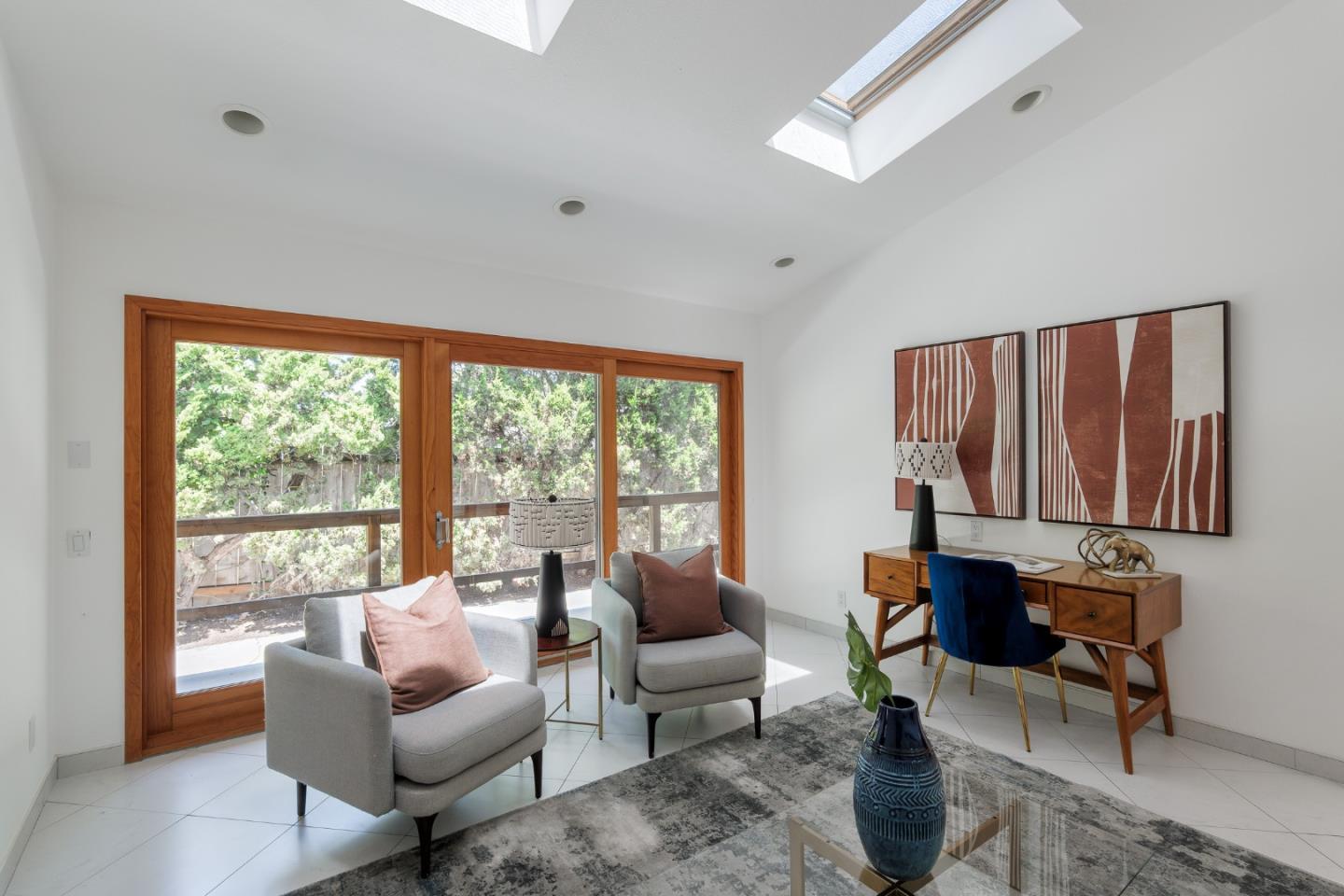 Detail Gallery Image 15 of 33 For 3160 Louis Rd, Palo Alto,  CA 94303 - 6 Beds | 5/1 Baths