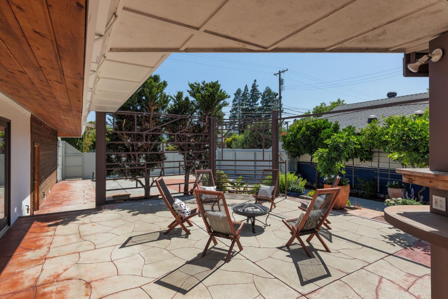Detail Gallery Image 18 of 33 For 3160 Louis Rd, Palo Alto,  CA 94303 - 6 Beds | 5/1 Baths
