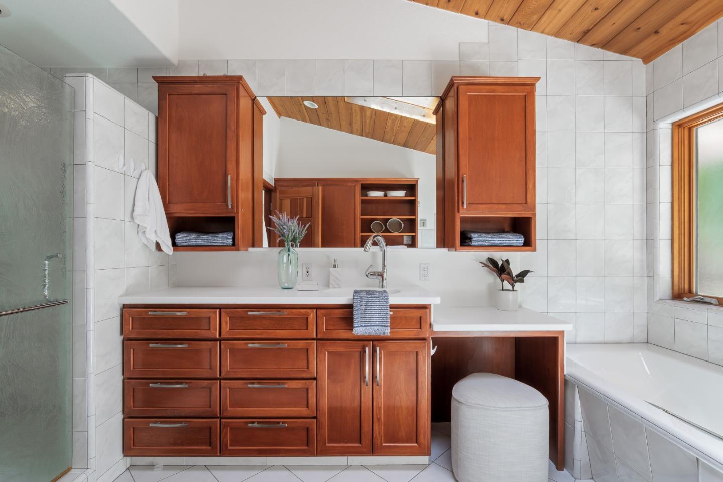 Detail Gallery Image 22 of 33 For 3160 Louis Rd, Palo Alto,  CA 94303 - 6 Beds | 5/1 Baths