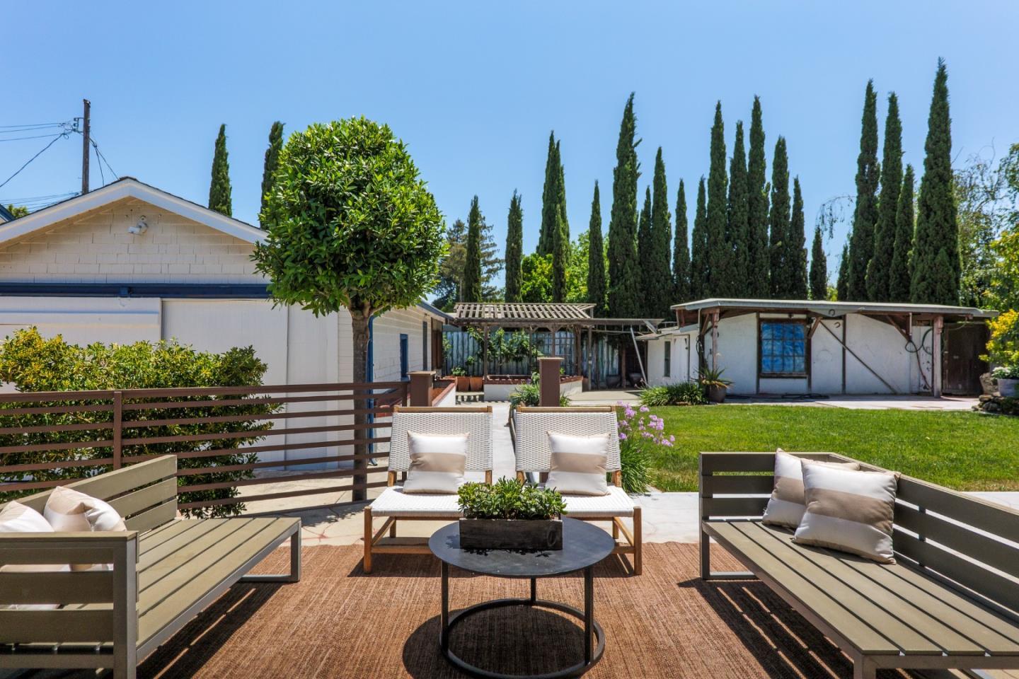 Detail Gallery Image 24 of 33 For 3160 Louis Rd, Palo Alto,  CA 94303 - 6 Beds | 5/1 Baths
