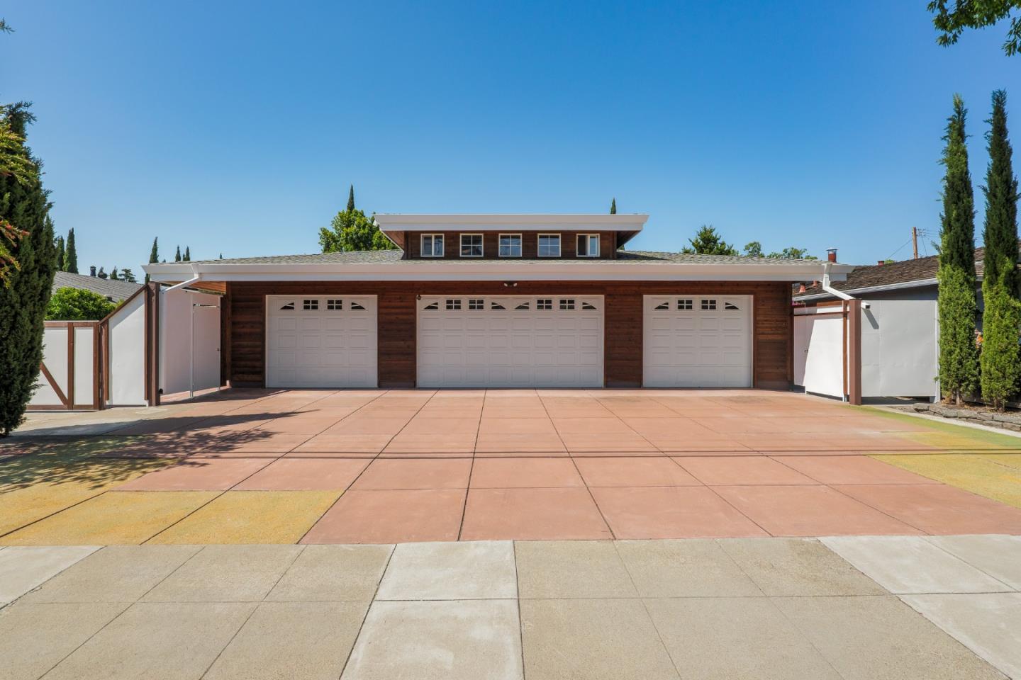 Detail Gallery Image 3 of 33 For 3160 Louis Rd, Palo Alto,  CA 94303 - 6 Beds | 5/1 Baths
