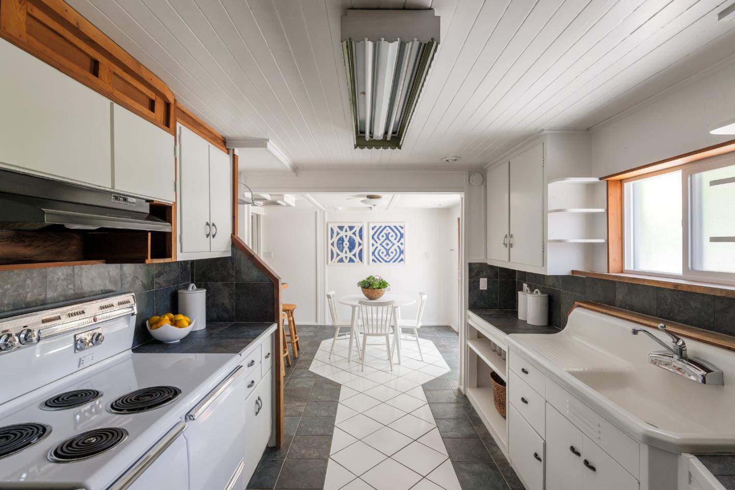 Detail Gallery Image 30 of 33 For 3160 Louis Rd, Palo Alto,  CA 94303 - 6 Beds | 5/1 Baths