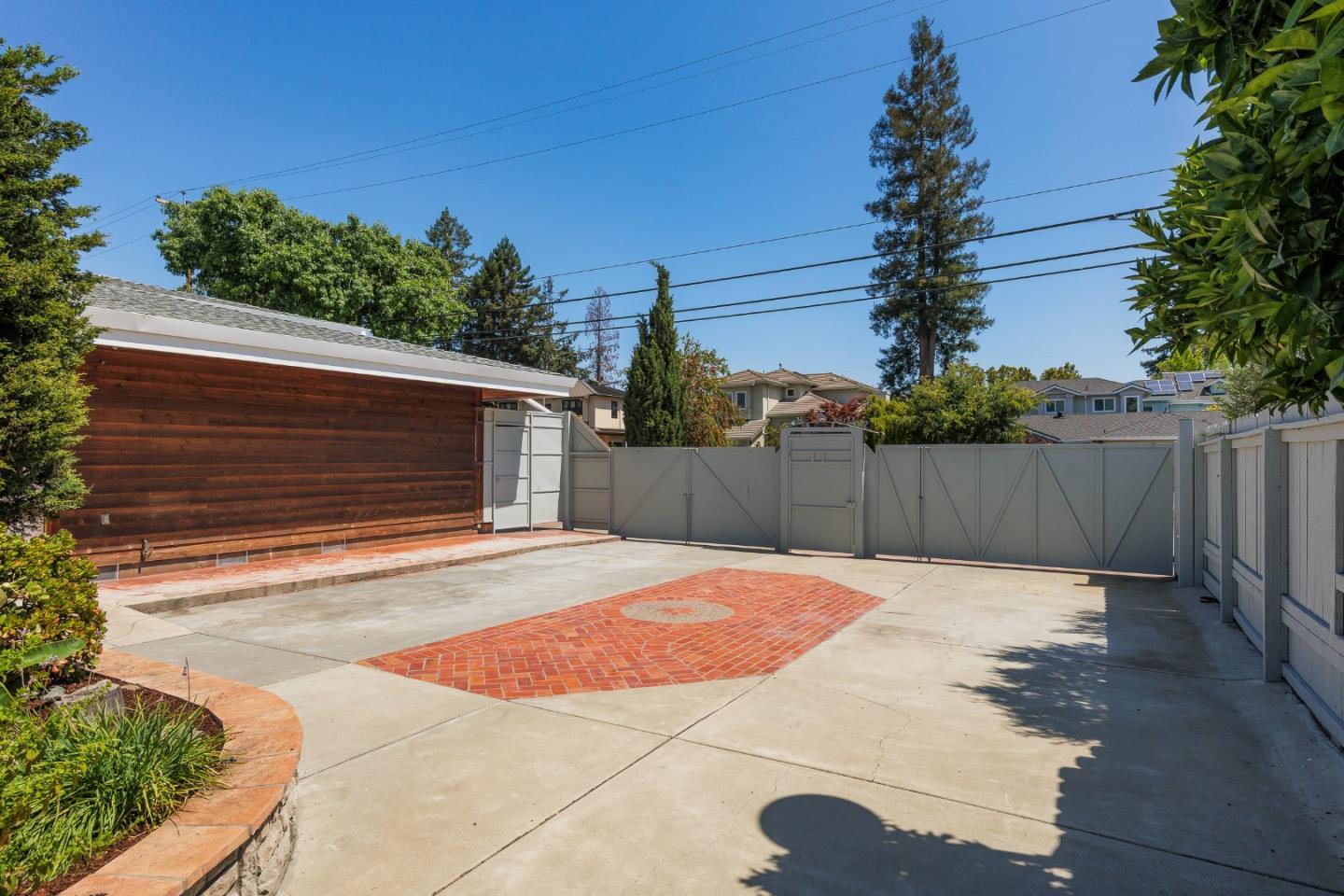 Detail Gallery Image 4 of 33 For 3160 Louis Rd, Palo Alto,  CA 94303 - 6 Beds | 5/1 Baths