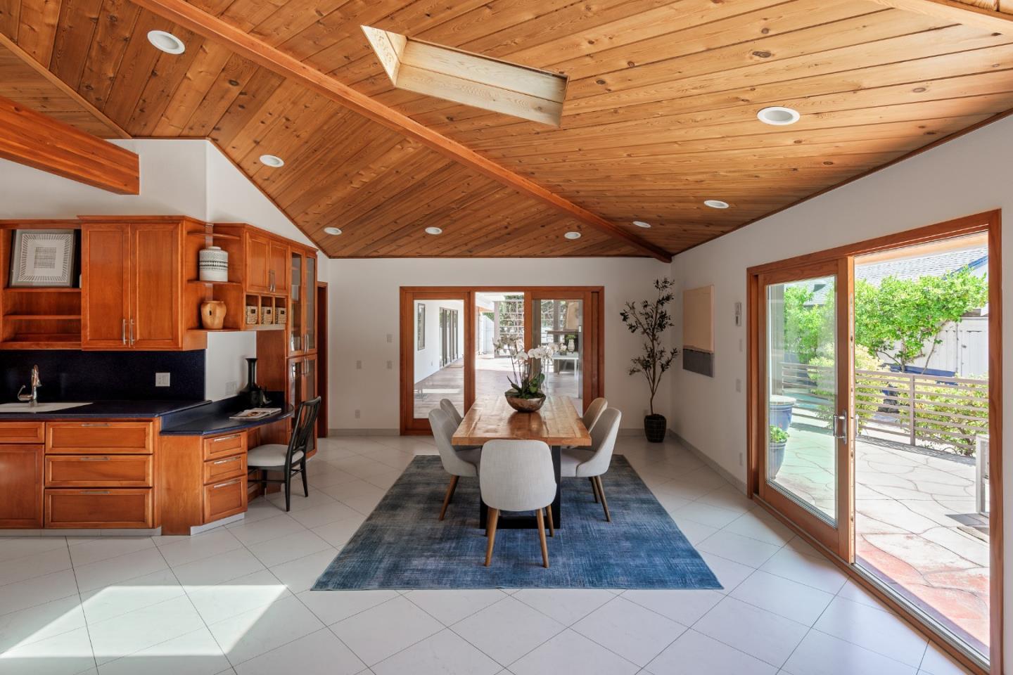 Detail Gallery Image 9 of 33 For 3160 Louis Rd, Palo Alto,  CA 94303 - 6 Beds | 5/1 Baths