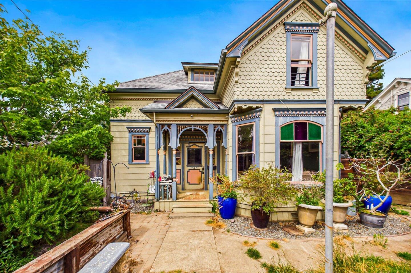 Detail Gallery Image 1 of 40 For 1225 Myrtle Ave, Eureka,  CA 95501 - 4 Beds | 3 Baths