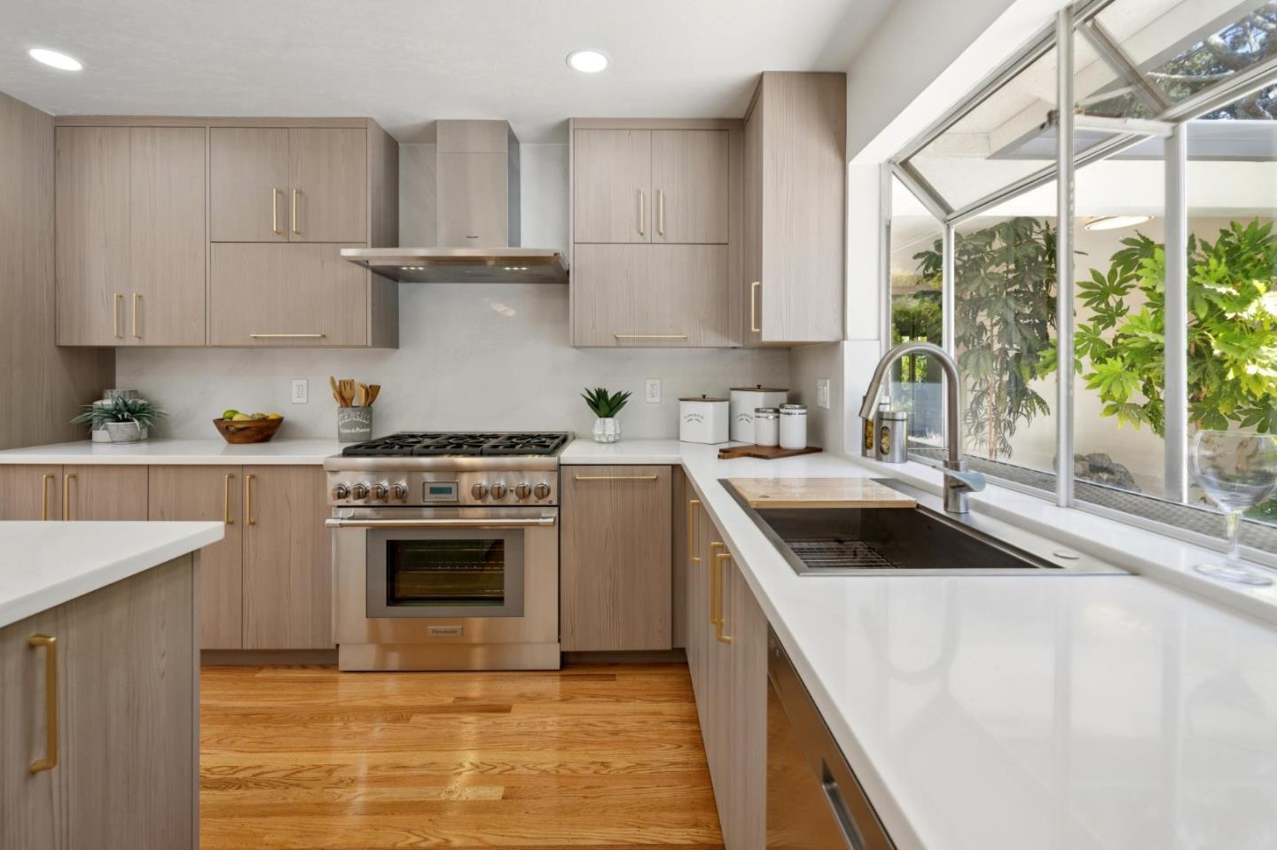 Detail Gallery Image 20 of 68 For 2985 Trousdale Dr, Burlingame,  CA 94010 - 4 Beds | 3 Baths