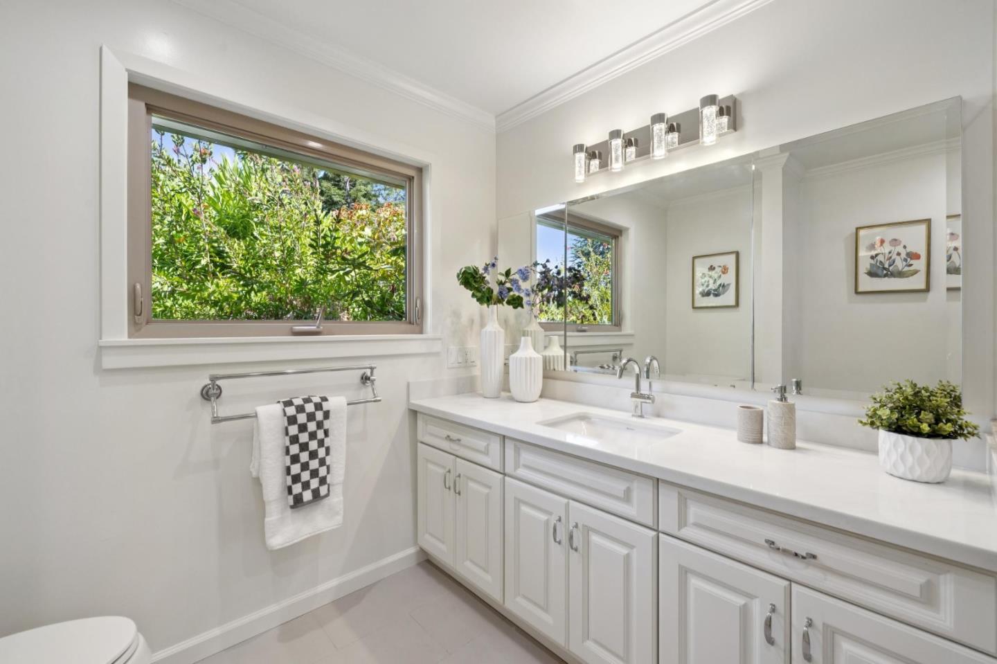 Detail Gallery Image 39 of 68 For 2985 Trousdale Dr, Burlingame,  CA 94010 - 4 Beds | 3 Baths