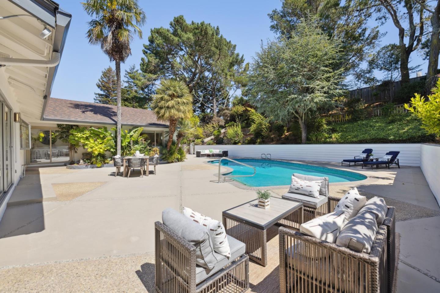 Detail Gallery Image 51 of 68 For 2985 Trousdale Dr, Burlingame,  CA 94010 - 4 Beds | 3 Baths