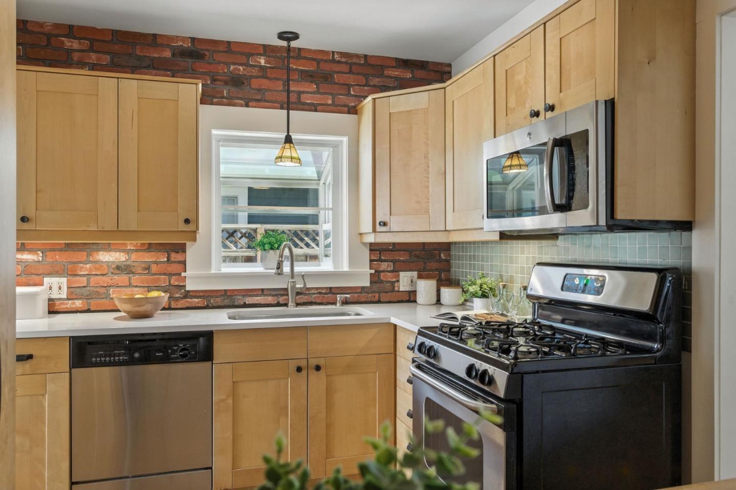 Detail Gallery Image 13 of 40 For 218 N 12th St, San Jose,  CA 95112 - 3 Beds | 3 Baths