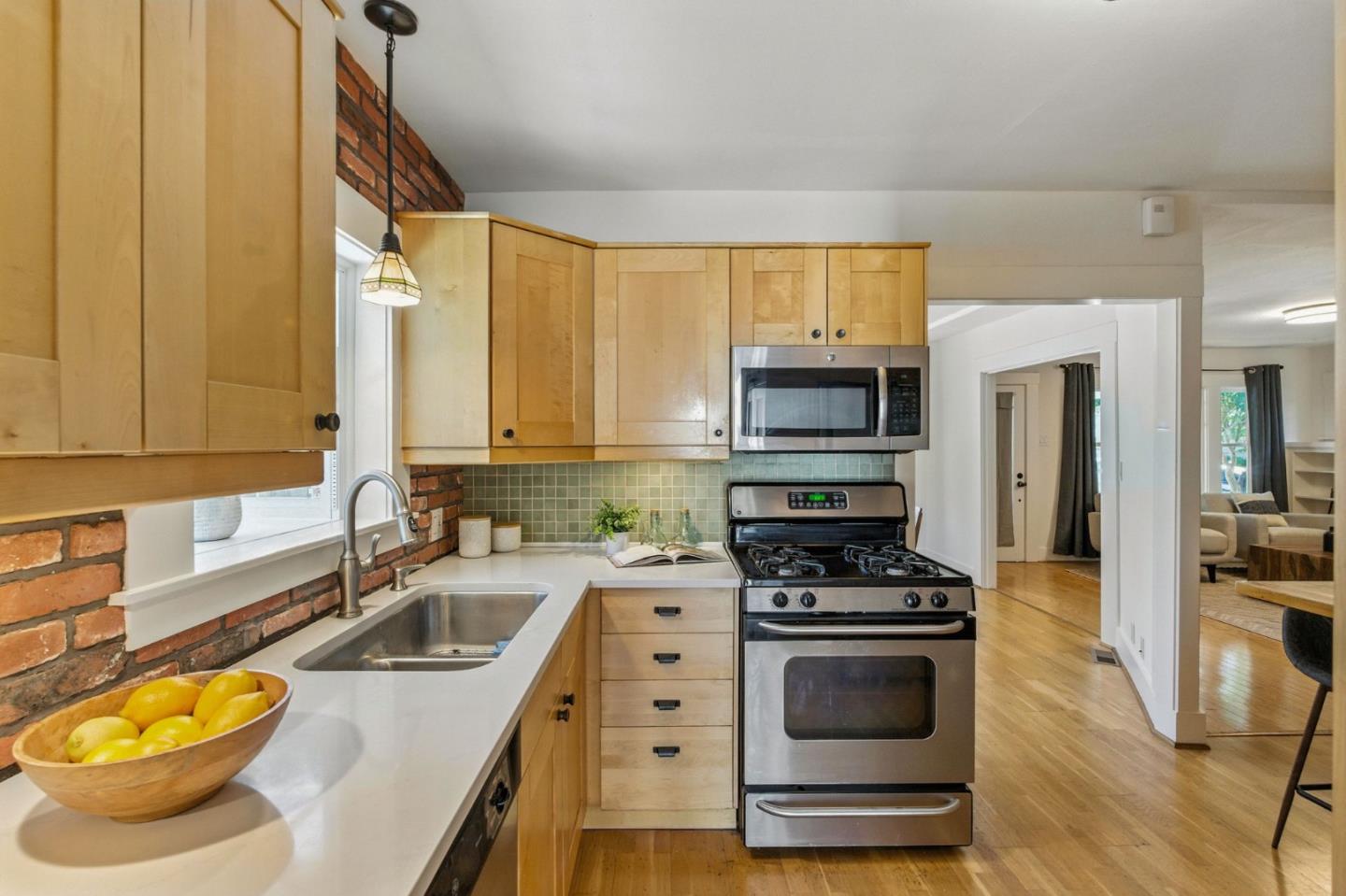 Detail Gallery Image 14 of 40 For 218 N 12th St, San Jose,  CA 95112 - 3 Beds | 3 Baths